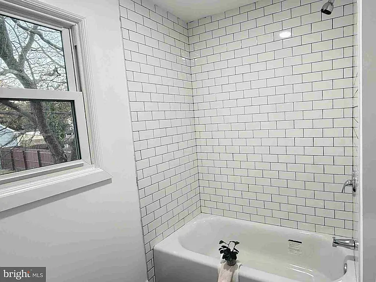 2220 Brunswick Ave — Photo 14
