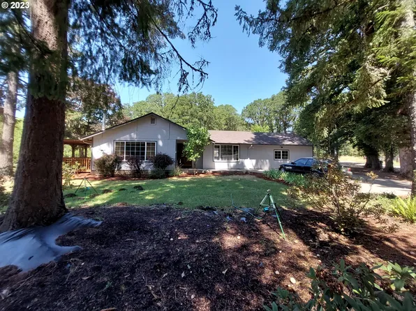 90236 Daisy Ln, Elmira, OR 97437