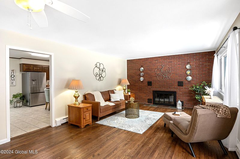 2nd image of 507 Grand Avenue