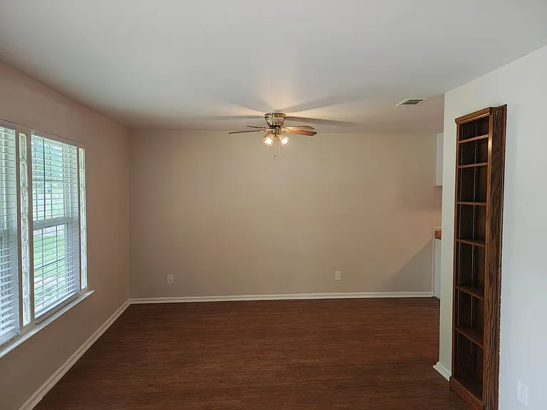 3207 Locke Ln — Photo 7