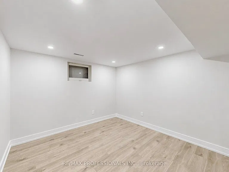 25 Carsbrooke Rd — Photo 35