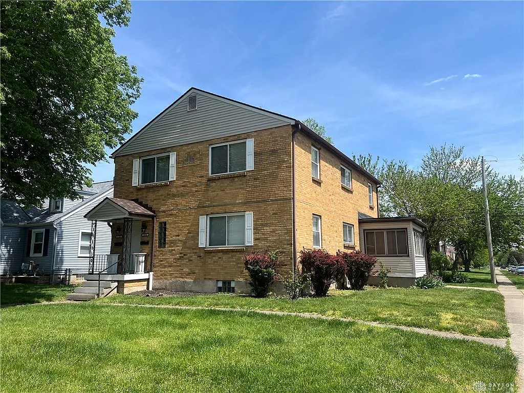 3 bed, 1.0 bath, 1100 sqft, $1,700 — Photo 2