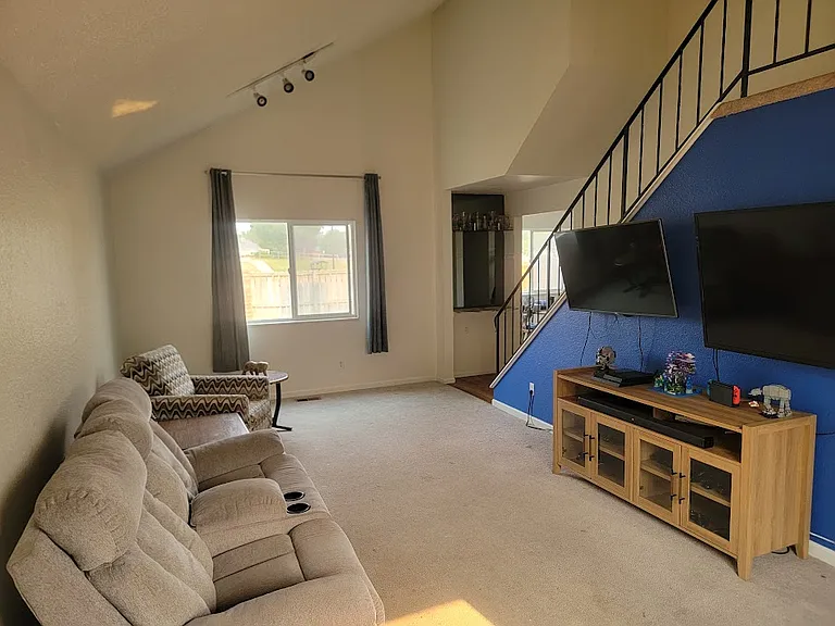 2833 Quincy Ct — Photo 6