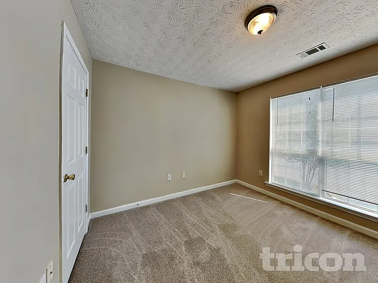 50 Tufts Cir — Photo 13