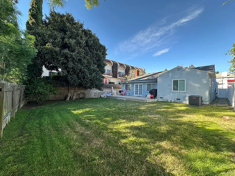 12842 Kling St — Photo 25