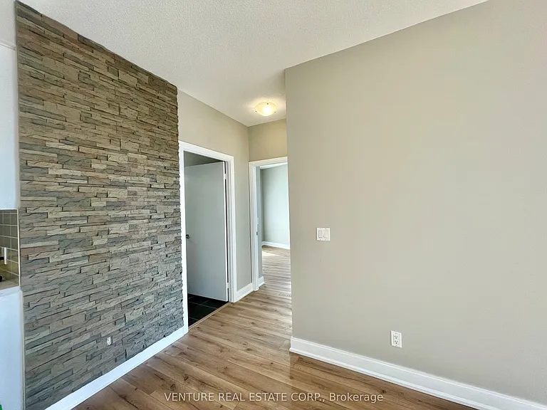 135 Village Green Sq #617 — Photo 13