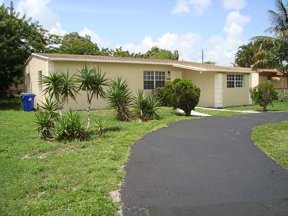 2nd image of 3420 Berkeley Blvd