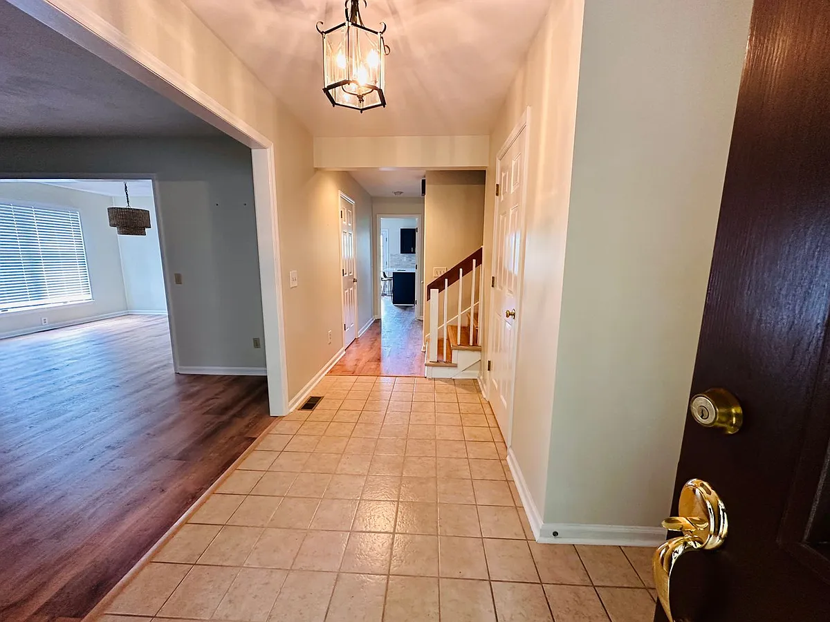 Building Photo - 1007 Chateau Ct