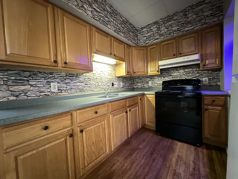 697 Wilson Ave — Photo 7