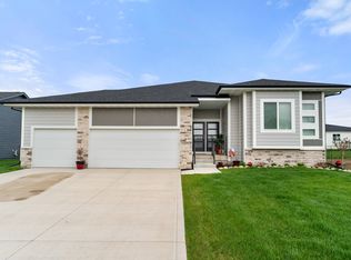 15005 Springbrook Trl, Urbandale, IA 50323