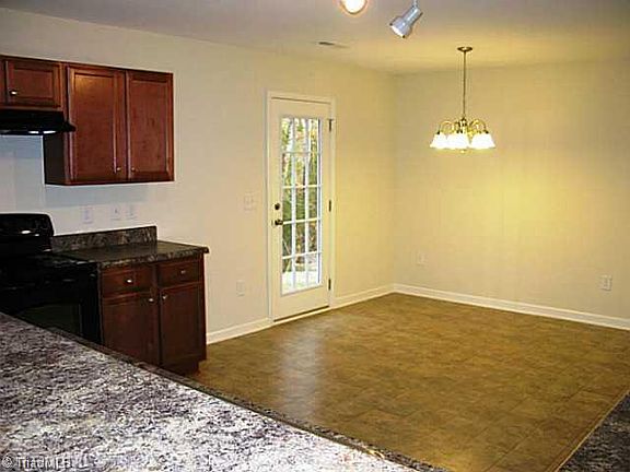 5th image of 221 Trimble Dr