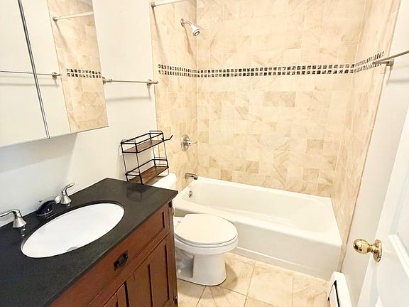 3rd image of 533 Chapel St APT 2