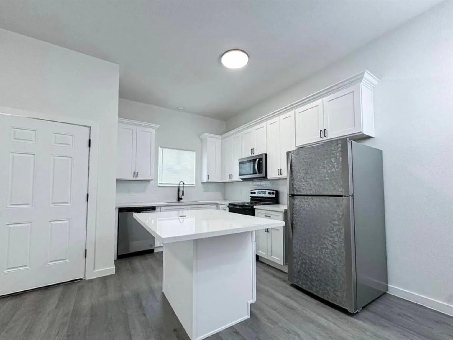 3 bed, 2.0 bath, $1,550 — Photo 3