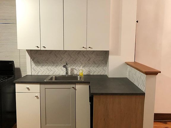 3rd image of 1916 S Fairfield Ave #1