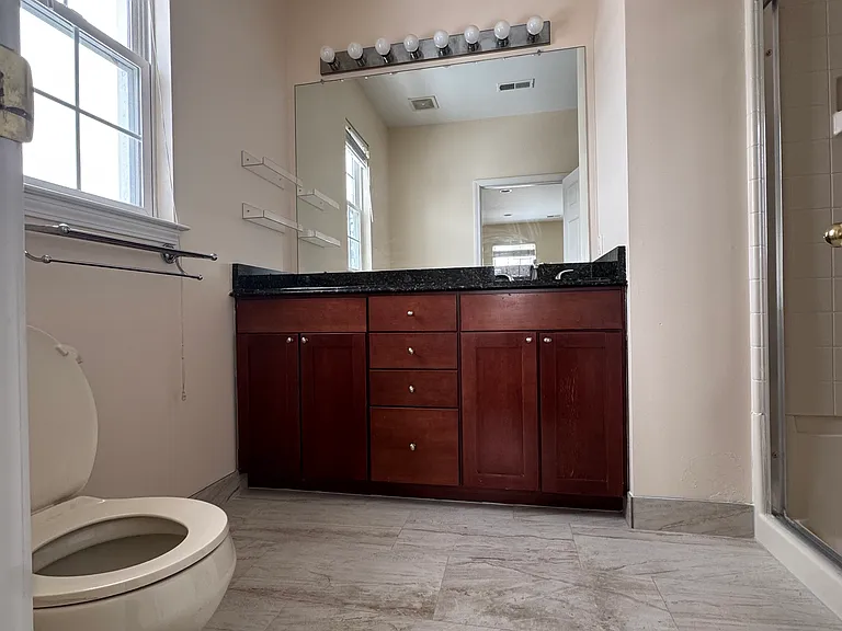 1220 Alameda Blvd — Photo 9