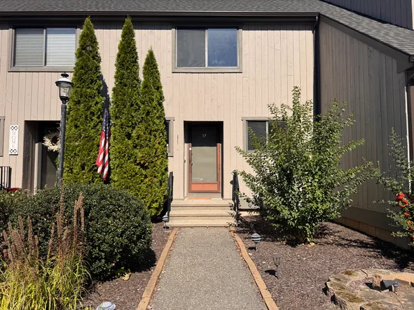 37 Brockton Ct, Beacon Falls, CT 06403
