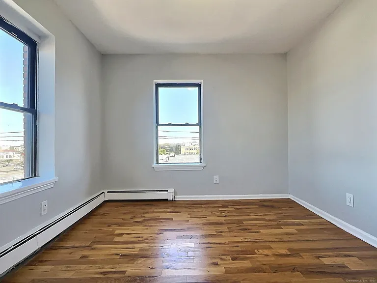 2260 Fairfield Ave #4C — Photo 9