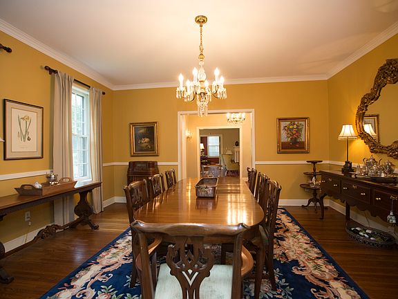 Large Dining has Chair Rail Molding