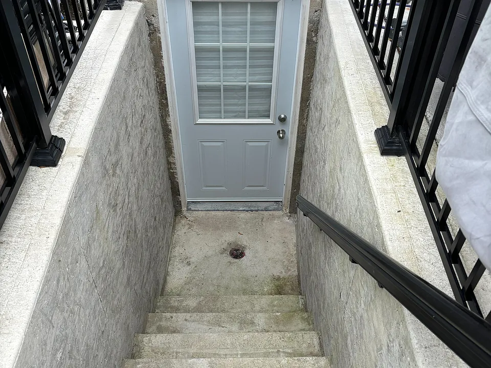 17 Hollis Ct #BASEMENT