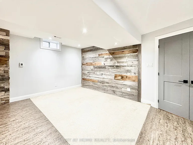 20 Prince Of Wales Dr #LOWER — Photo 3