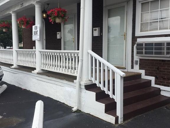2nd image of 212 Lee St W #A