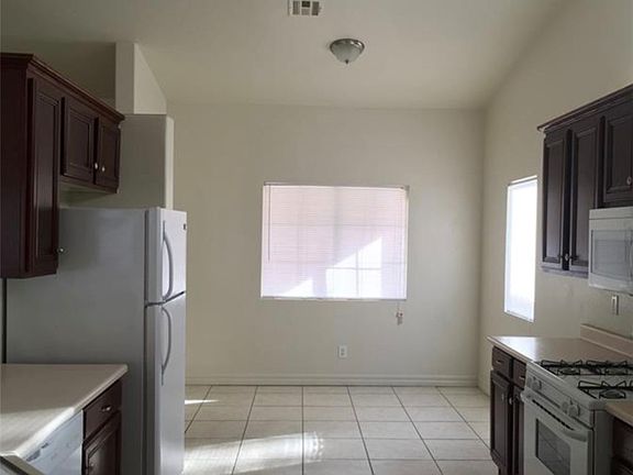 3rd image of 6119 Magic Mesa St