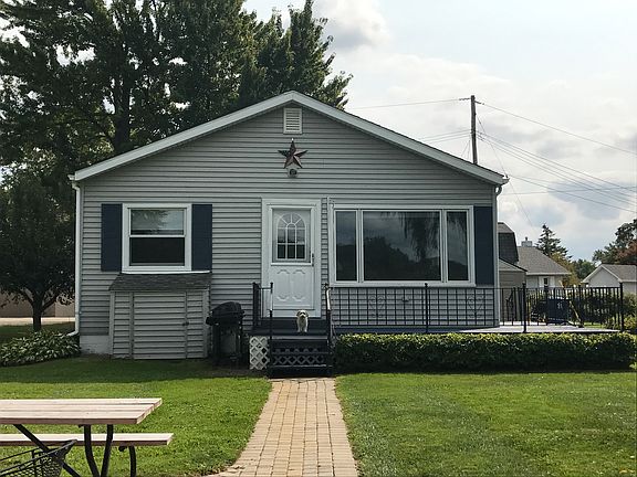 3rd image of 1266 Castlewood Dr