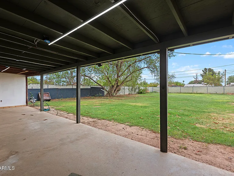 1620 W Roeser Rd — Photo 35