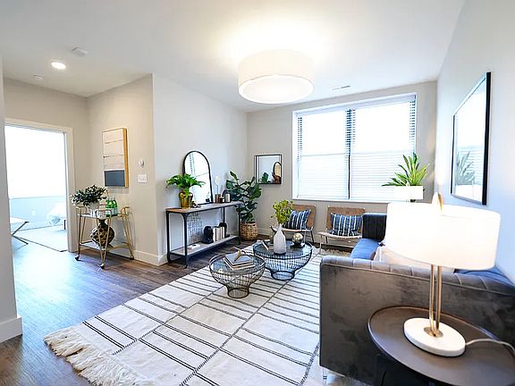 3rd image of 417 Debaliviere Ave #105