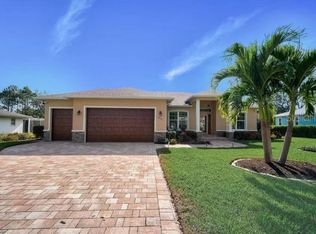 808 Magellan Dr, Sarasota, FL 34243
