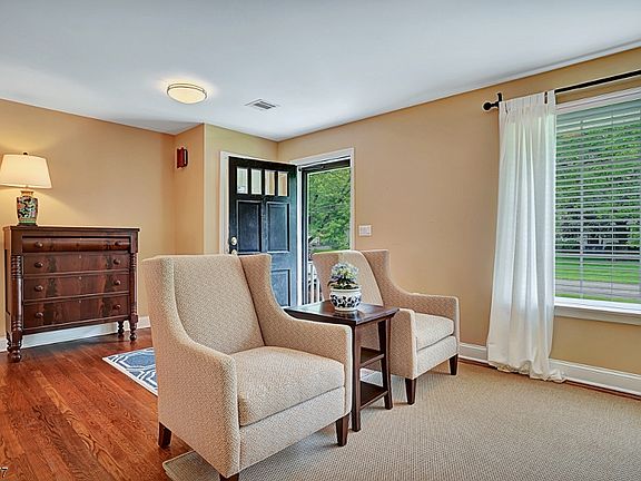 2nd image of 29 Ann St