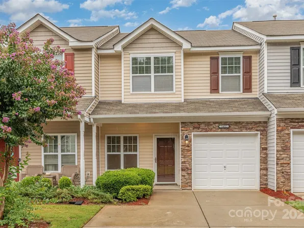 1437 Harpers Inlet Dr, Clover, SC 29710