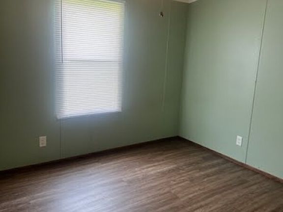 5th image of 954 Lucky Ln