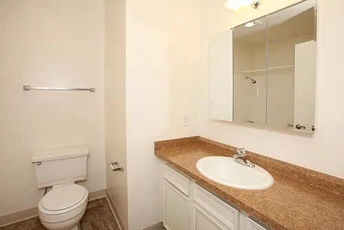 Lake Meadows Apartments — Photo 75