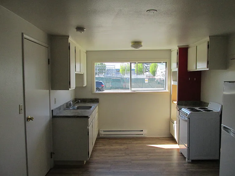 345 E Hazel Ave — Photo 3