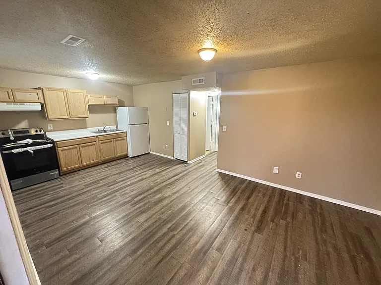 1589 Yager Rd — Photo 2