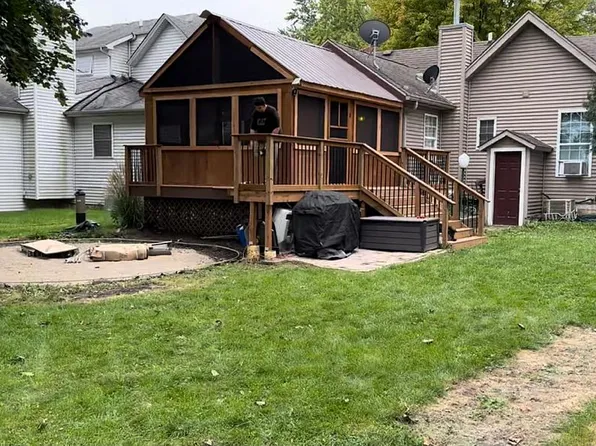 237 James St, Geneva, IL 60109