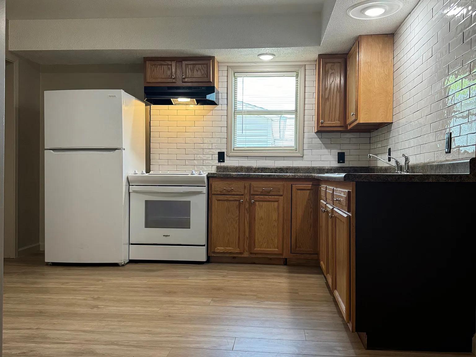 2 bed, 975 sqft, $885 — Photo 1