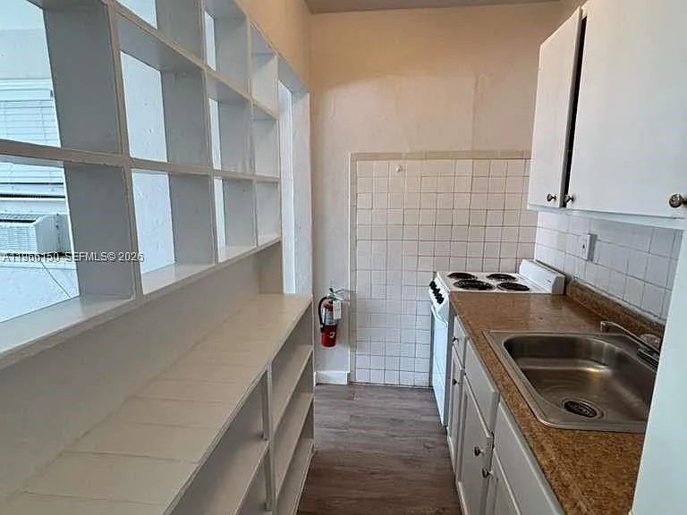 301 Sharar Ave #4 — Photo 4
