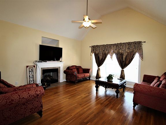 5th image of 3902 Henricks Hill Dr