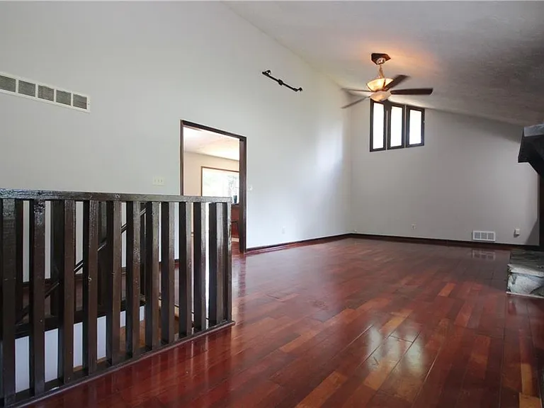 3310 Chastain Xing — Photo 8