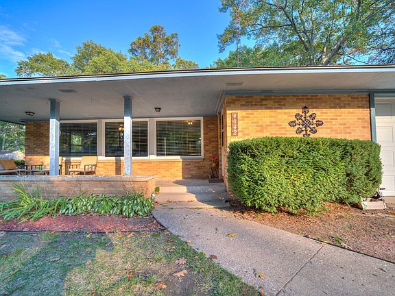 2nd image of 4042 Loomis Dr