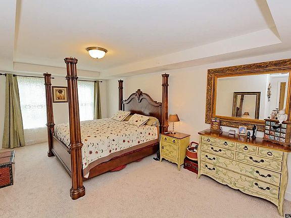 3rd image of 37 Walden Cir