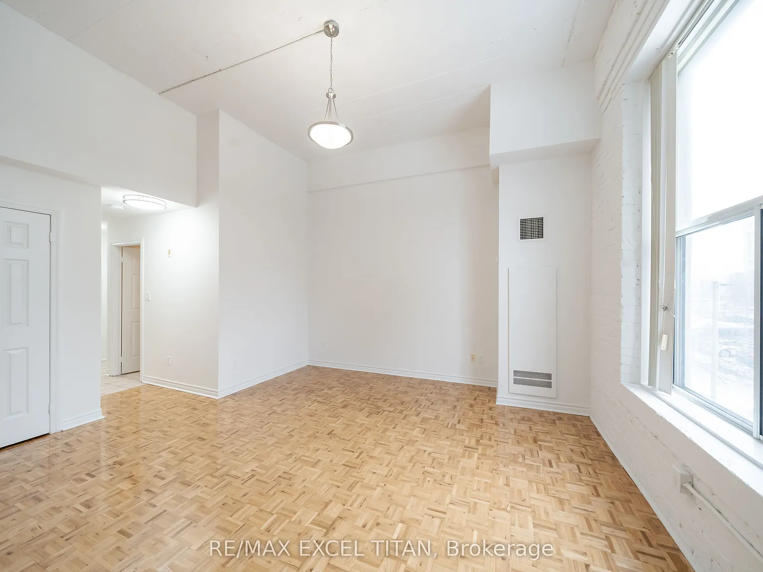 1401 Dupont St — Photo 4