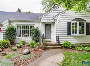 1220 S Holly Dr, Sioux Falls, SD 57105