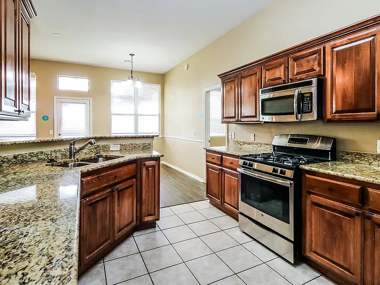 2200 SW 141st Pl — Photo 9