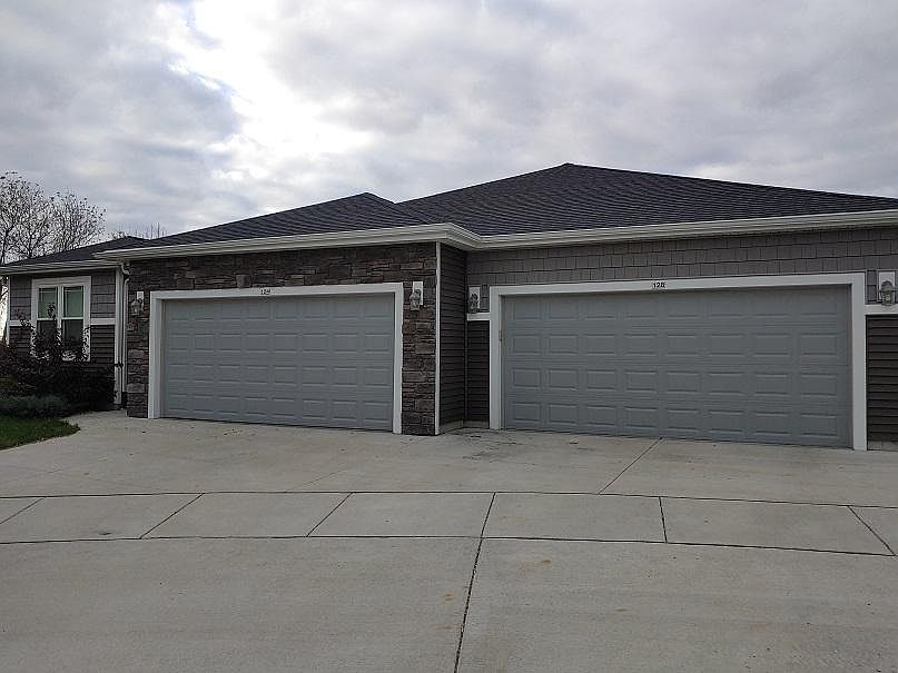1st image of 128 Villa Ct