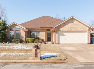 15717 Hyde Parke Dr, Edmond, OK 73013