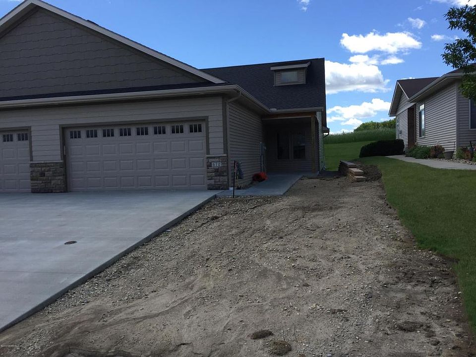 2nd image of 670 Shardlow Pl NE