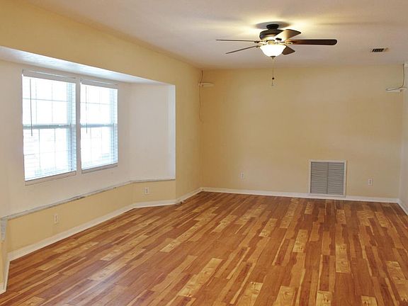5th image of 47 Pine Valley Cir